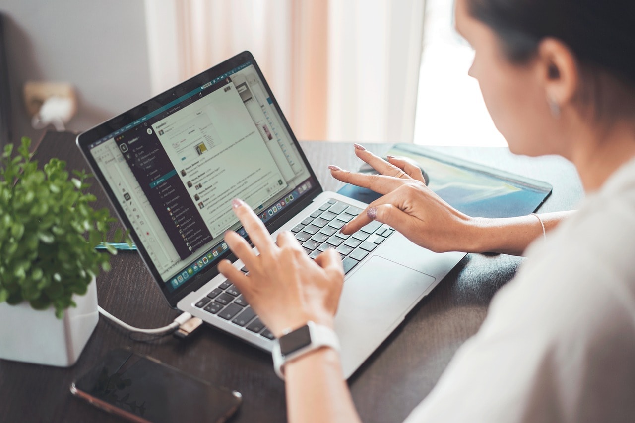 A woman working on her online workshop
