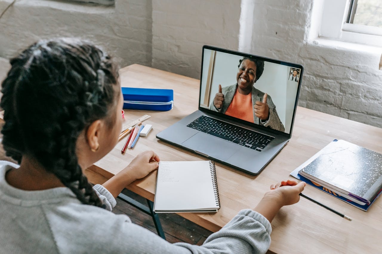 How to Make Money as a Student (101 Flexible Side Hustle Ideas)