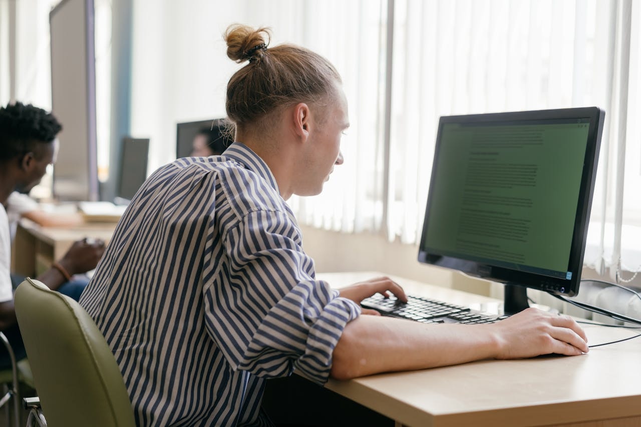 How to Make Money as a Student (101 Flexible Side Hustle Ideas)