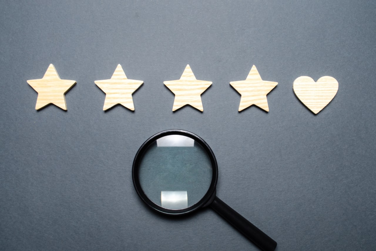 Four stars and a heart signifying good reputation