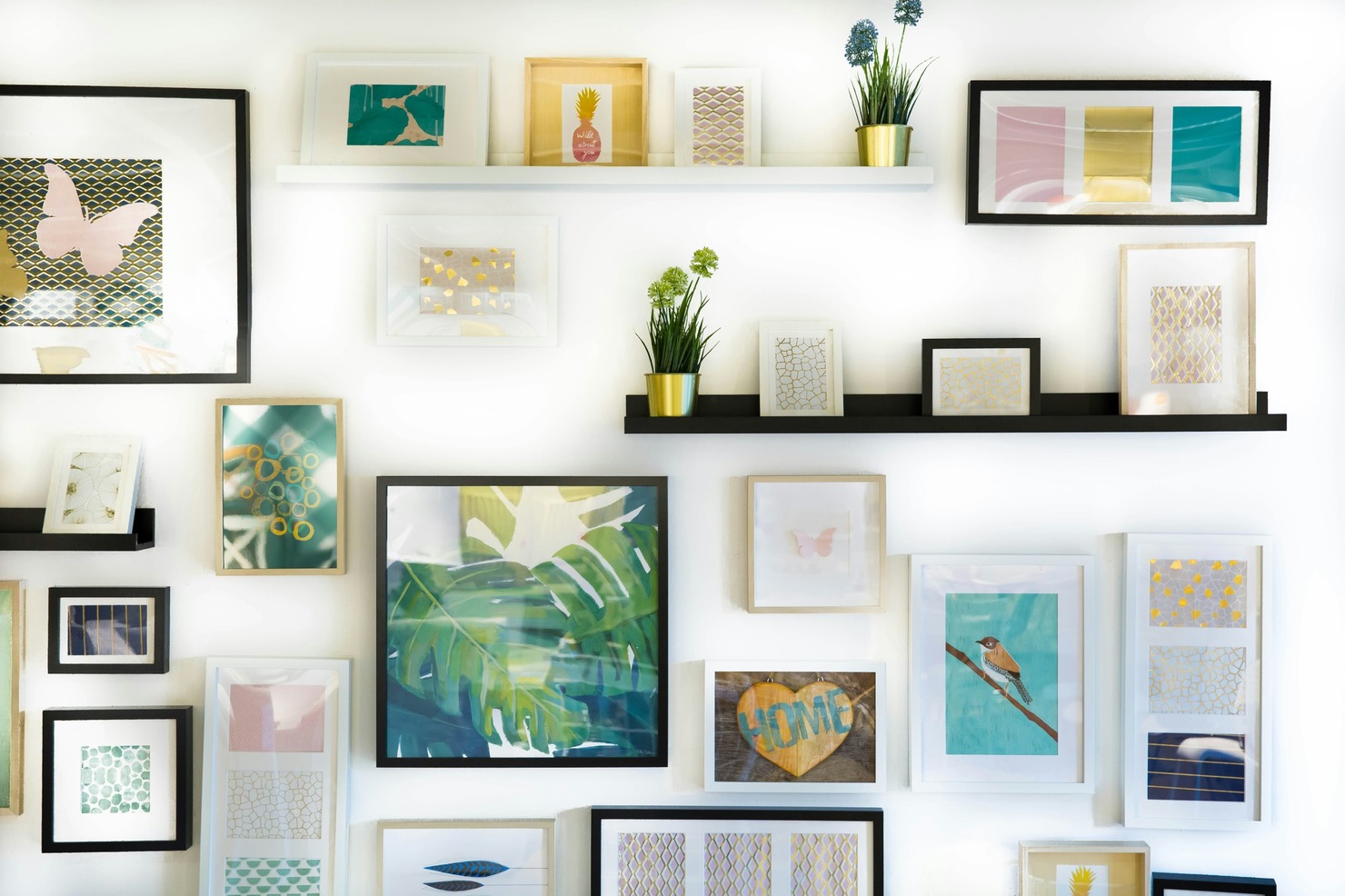 Printed wall pictures.
