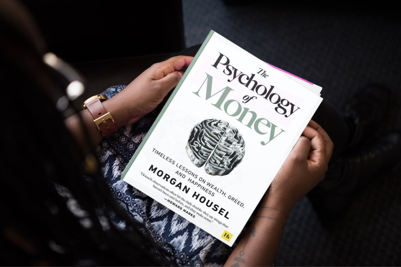 Woman is about to read the Psychology of Money book.