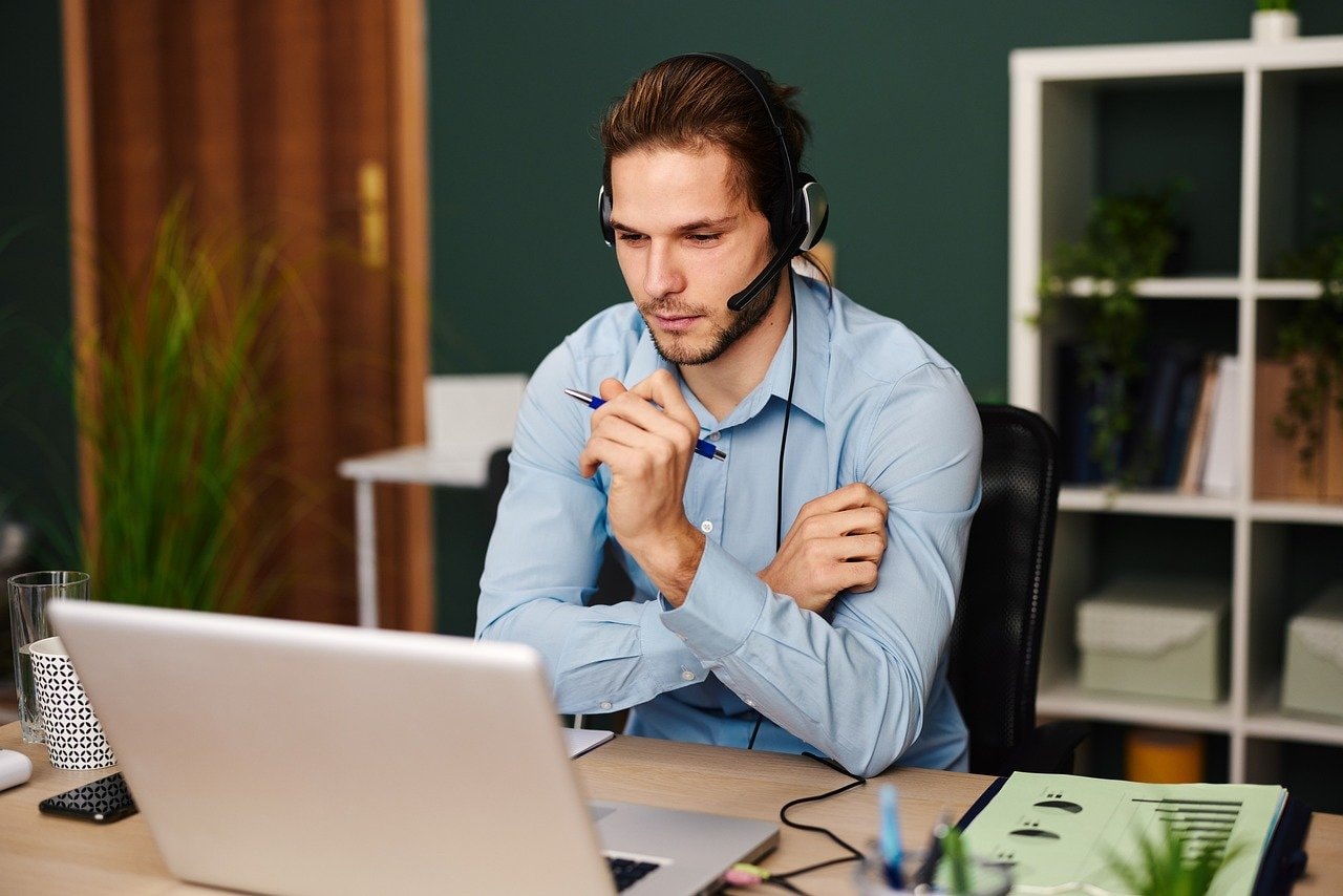A customer service assistant