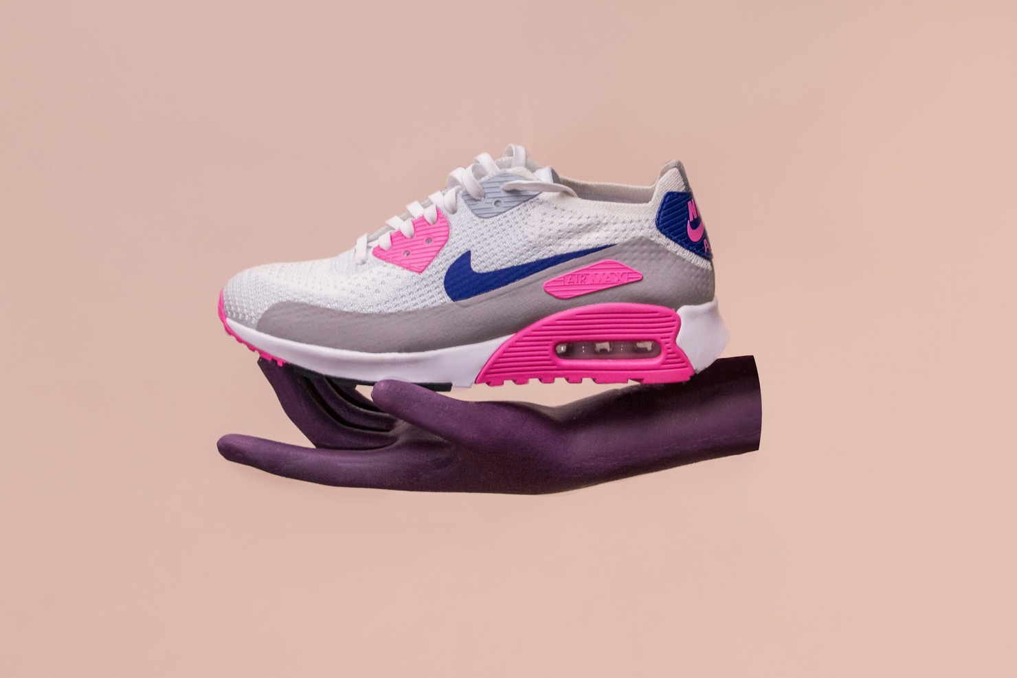 A good image of a shoe.