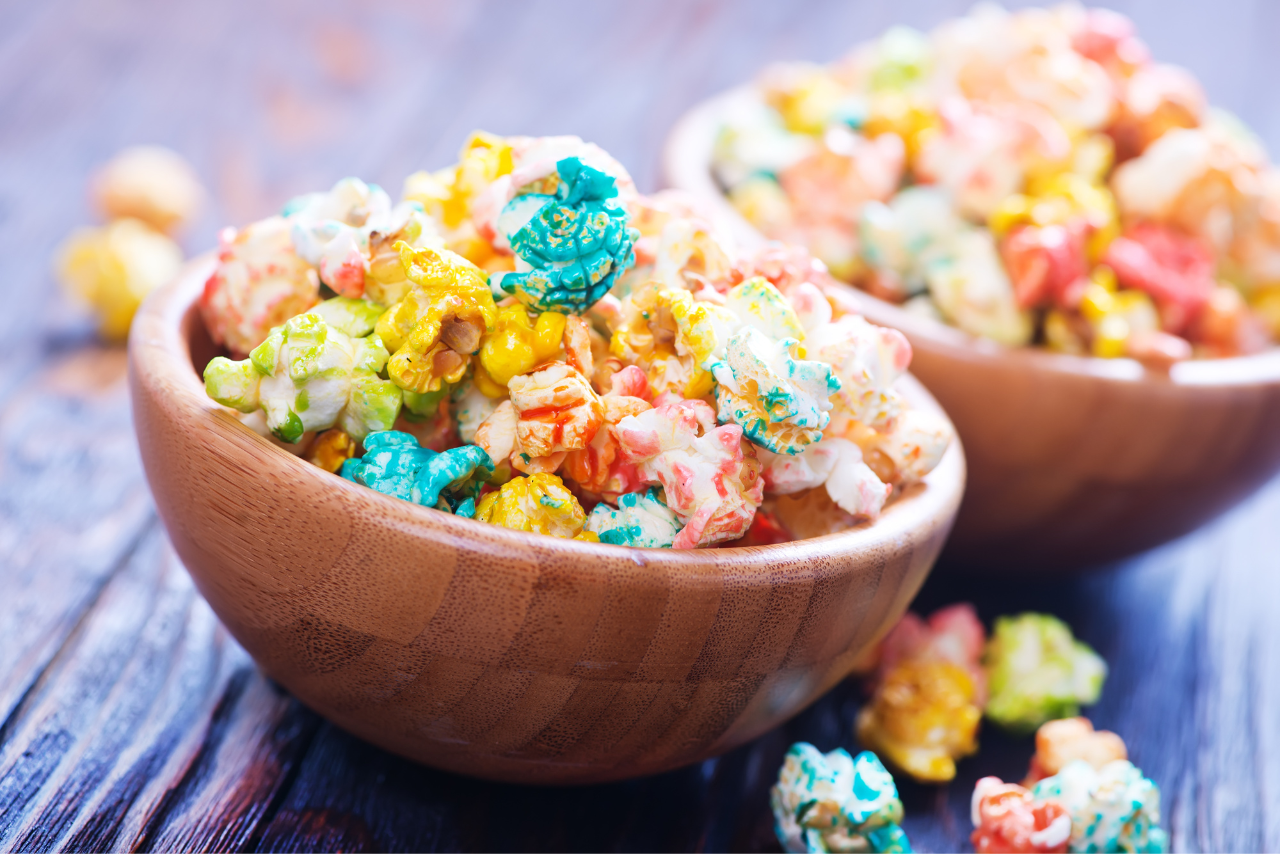 Color popcorn in bowls.