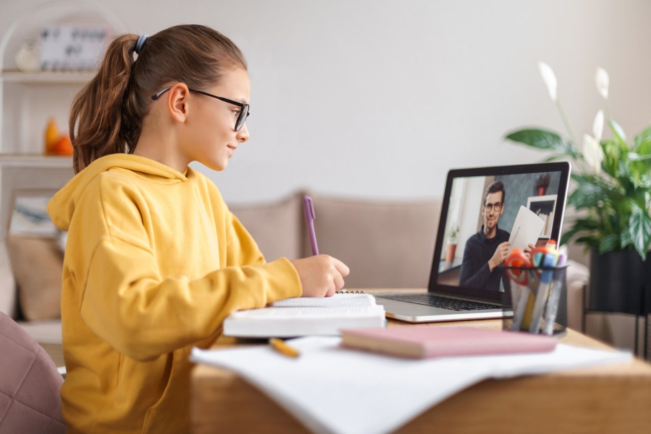 A student listening her online tutor