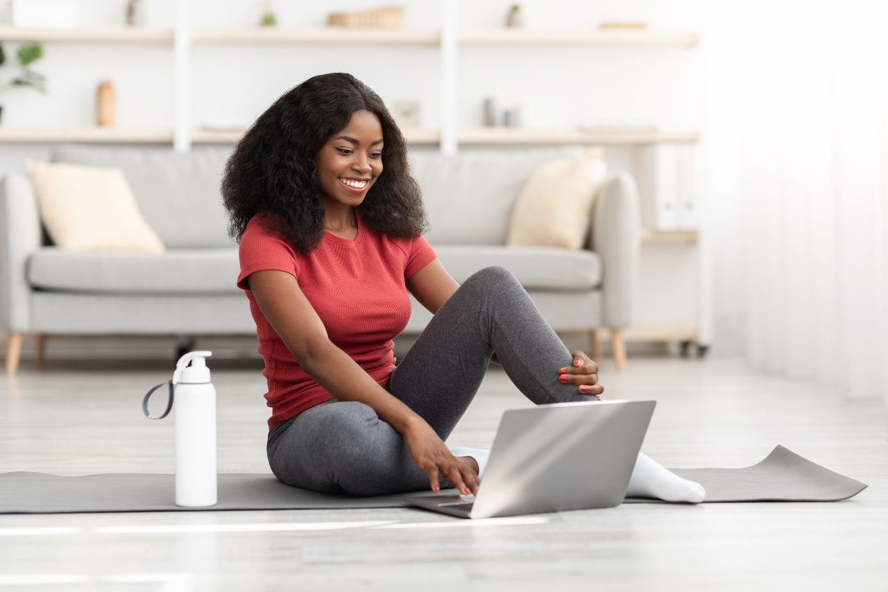 A telehealth nurse doing online coaching.