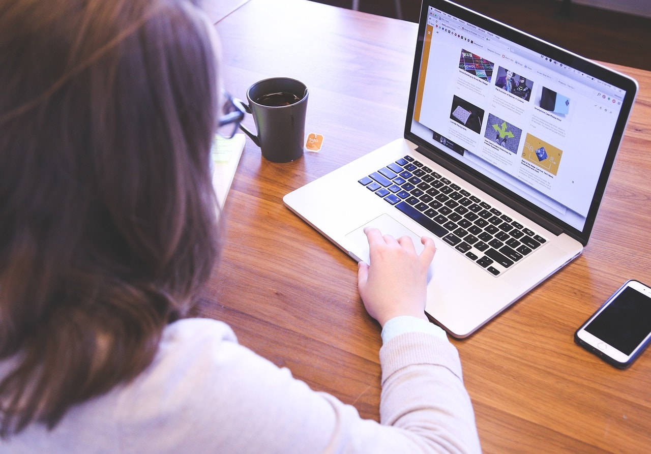 A woman doing content marketing on a website