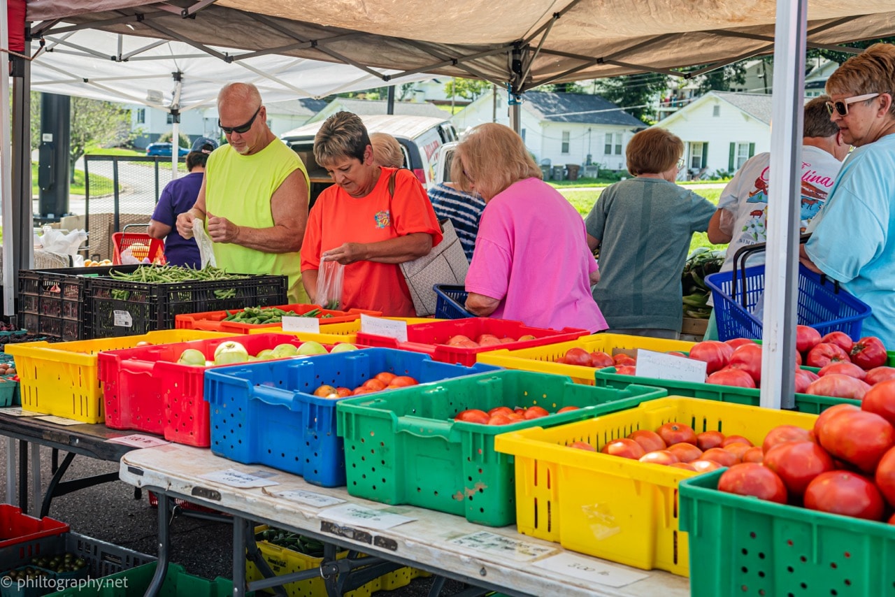 Customers in market