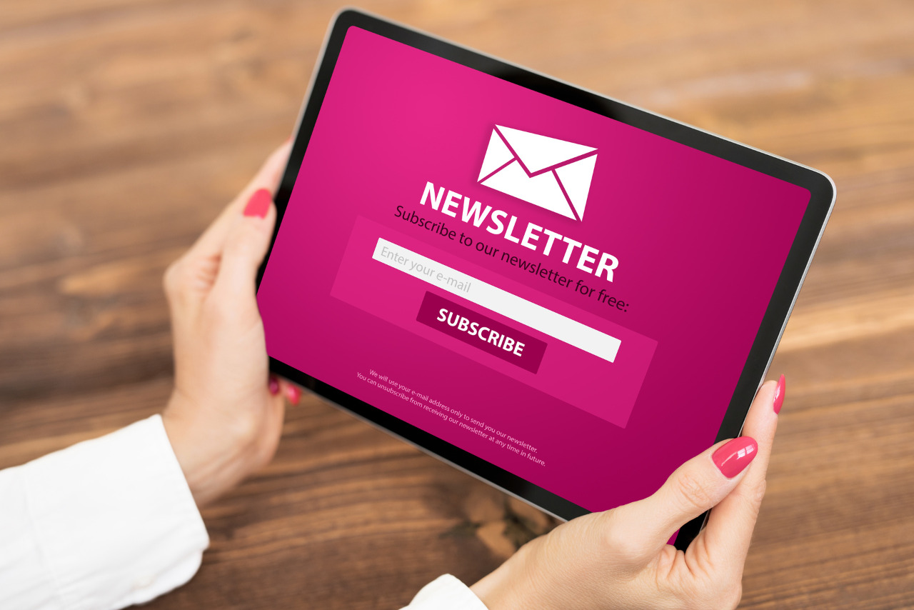 Woman receives email inviting to subscribe to newsletter.