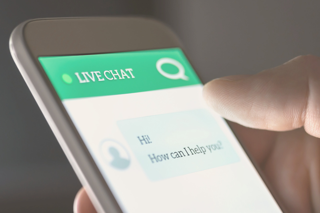 Customer chatting with customer service via chat.