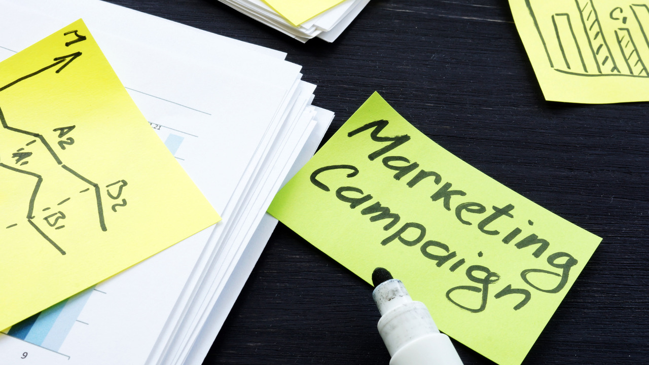 Marketing campaign written on post-it.