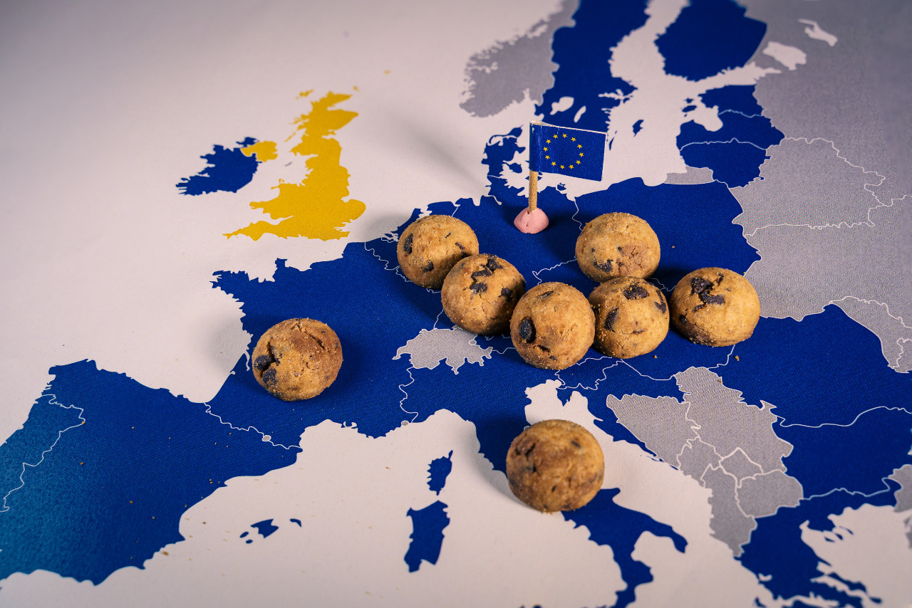 Real Cookies over an EU Map.