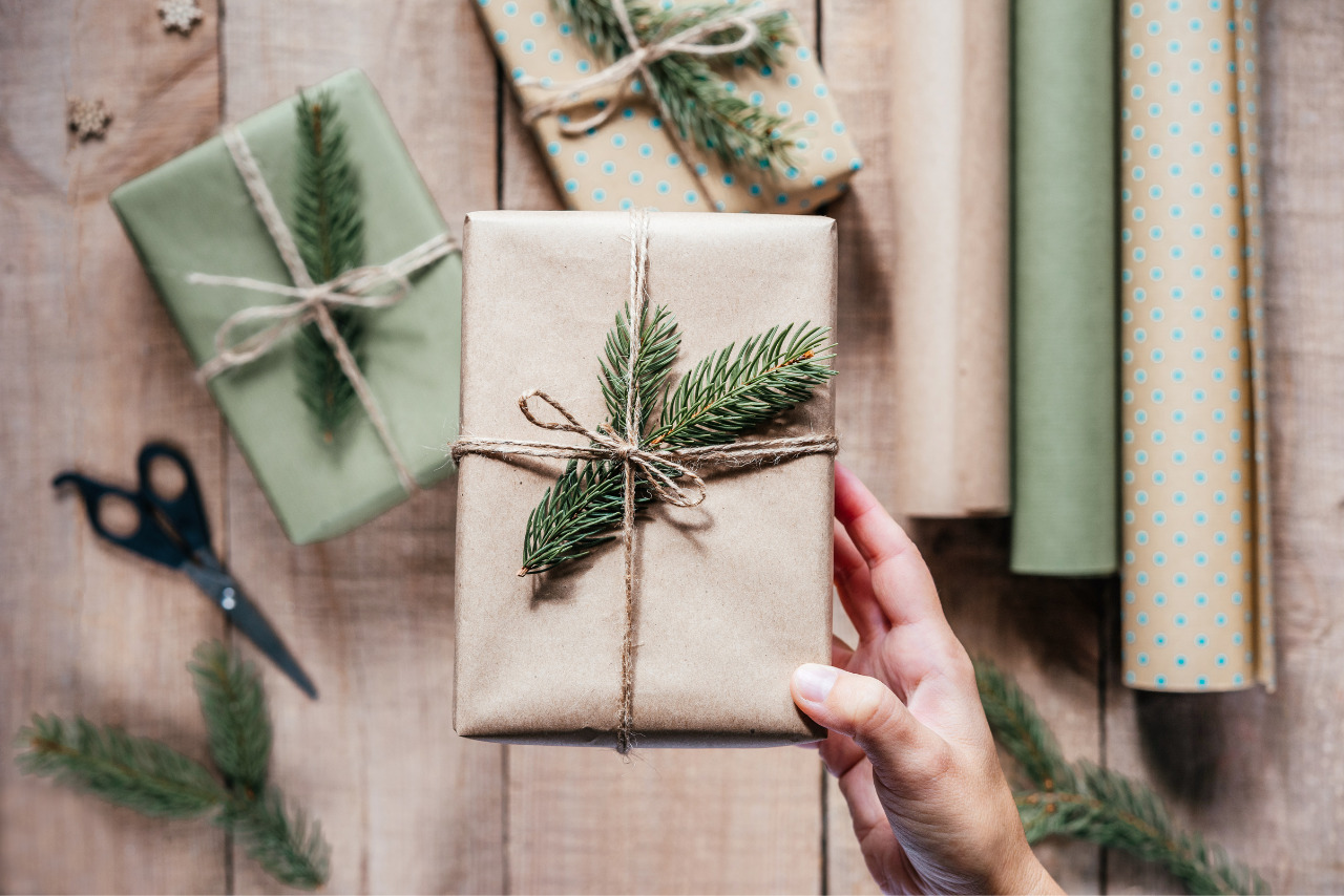 Eco-friendly bathbomb packaging made of recycled materials.