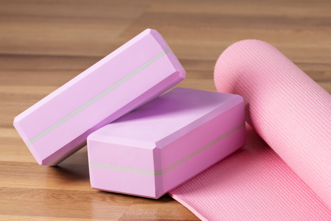 Yoga blocks and exercise mat for training.