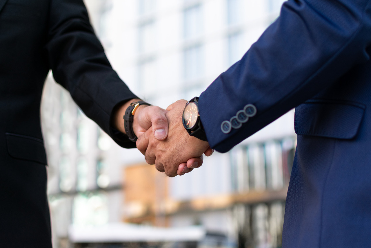 Hand shake strengthening partnership.