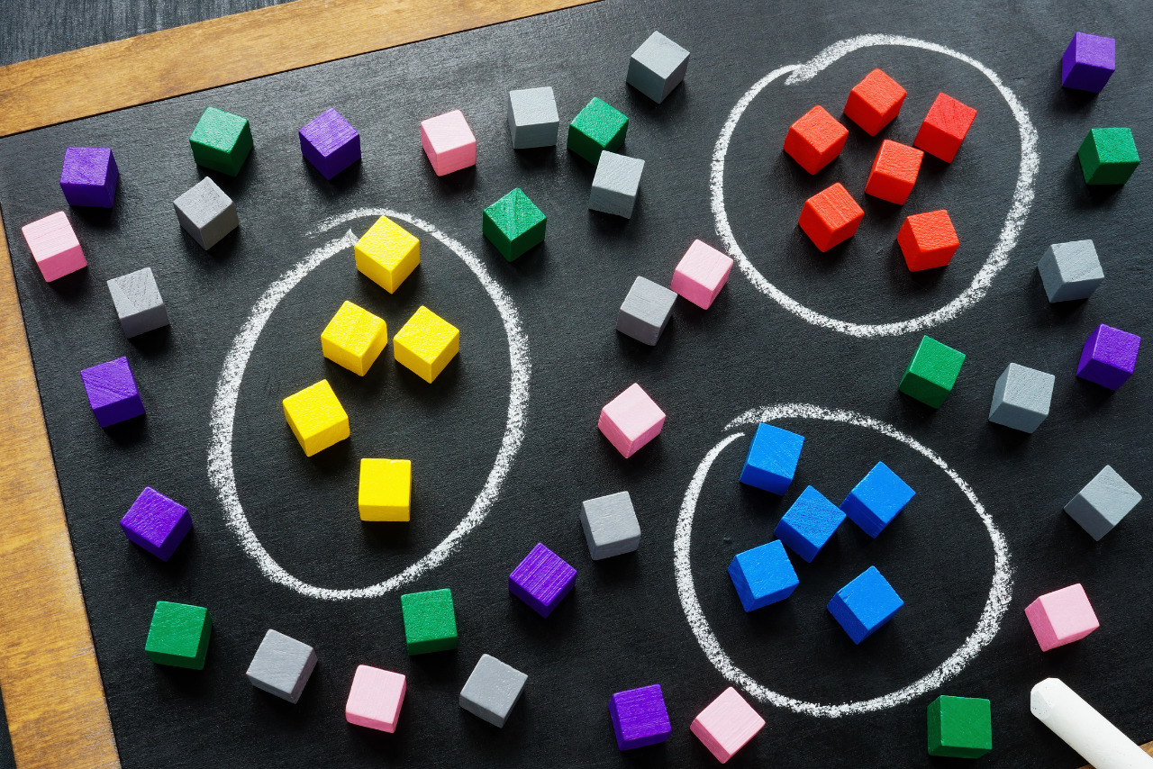 Segments with small colorful cubes.