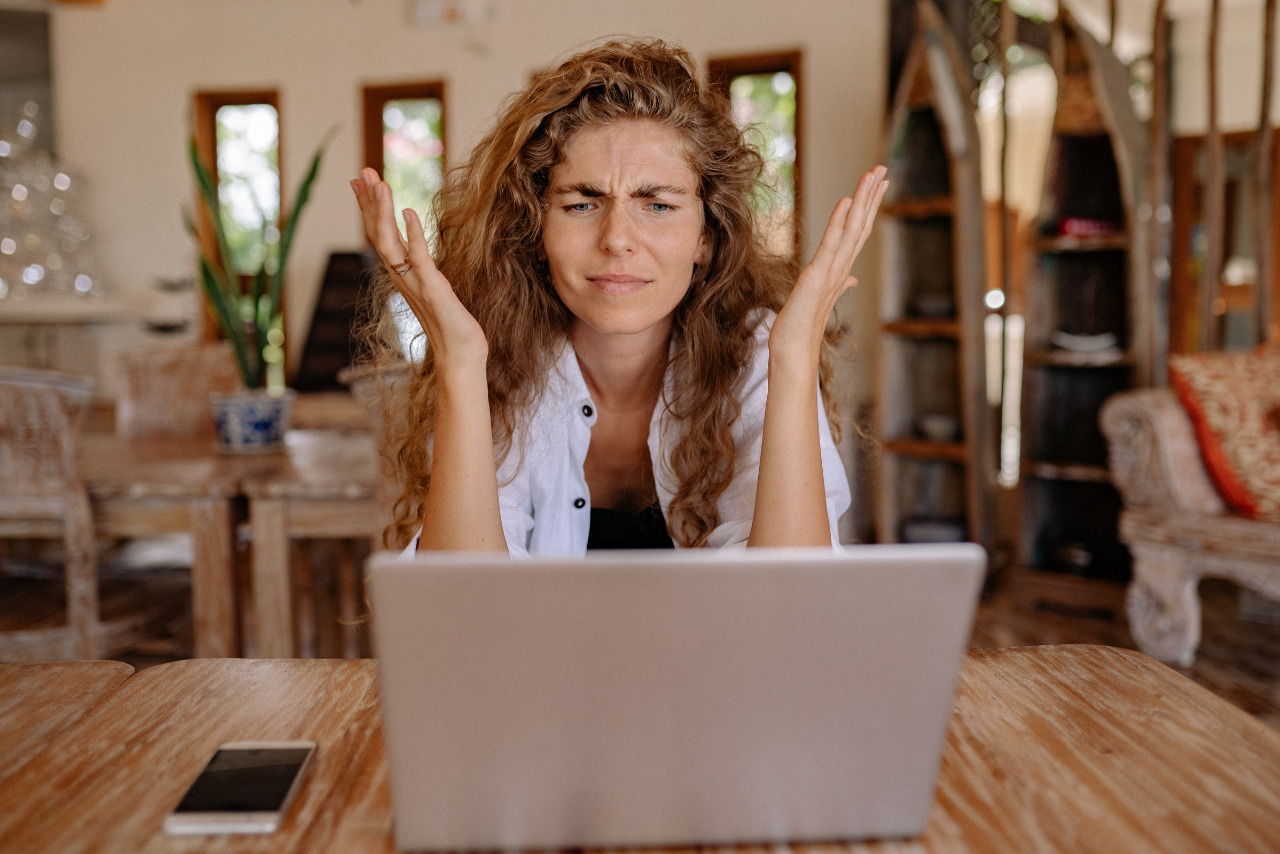 Inconsistent NAP information makes female customer confused and frustrated.