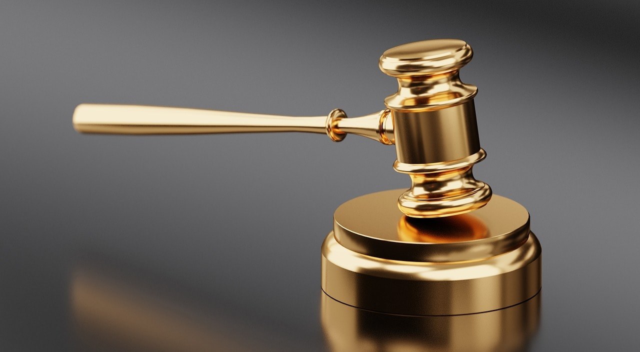 A court gavel.