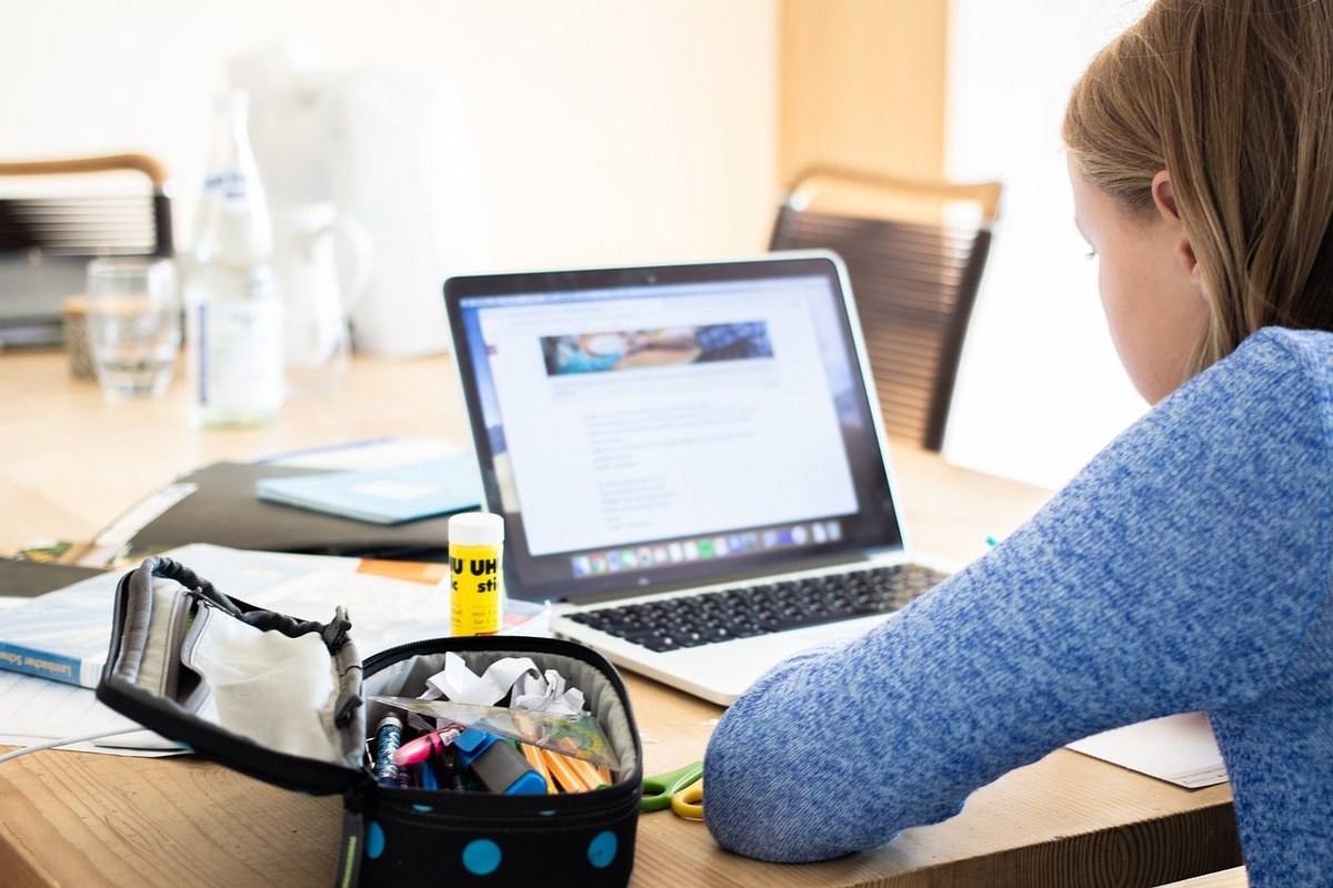 A girl as an online audience.