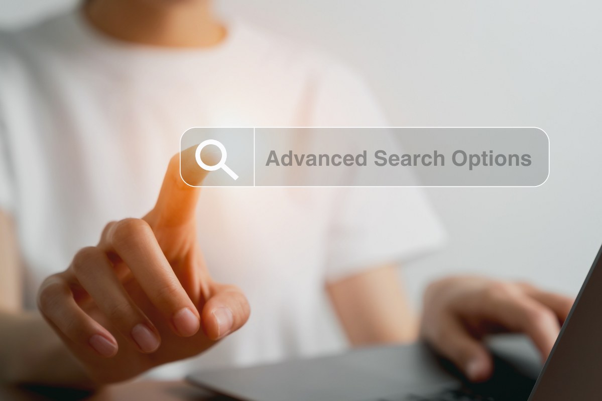 Person clicking on the advanced search options bar.