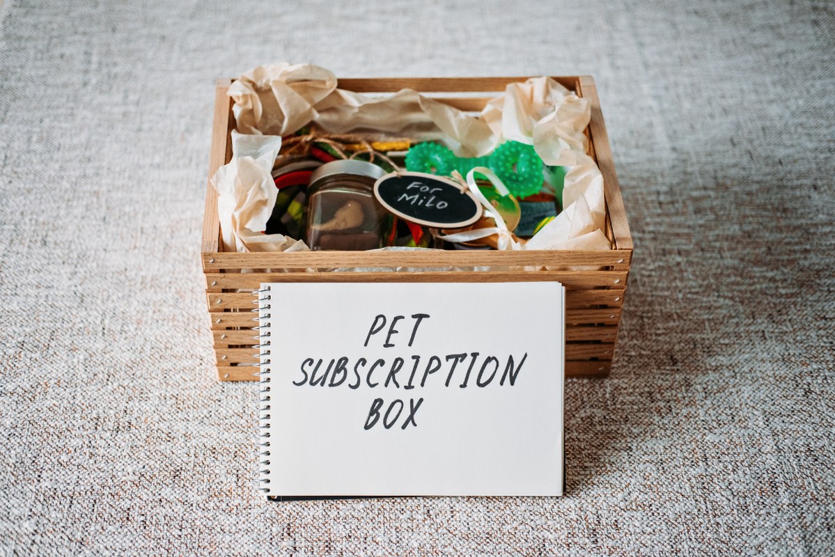 Pet subscription box for cats and dogs.