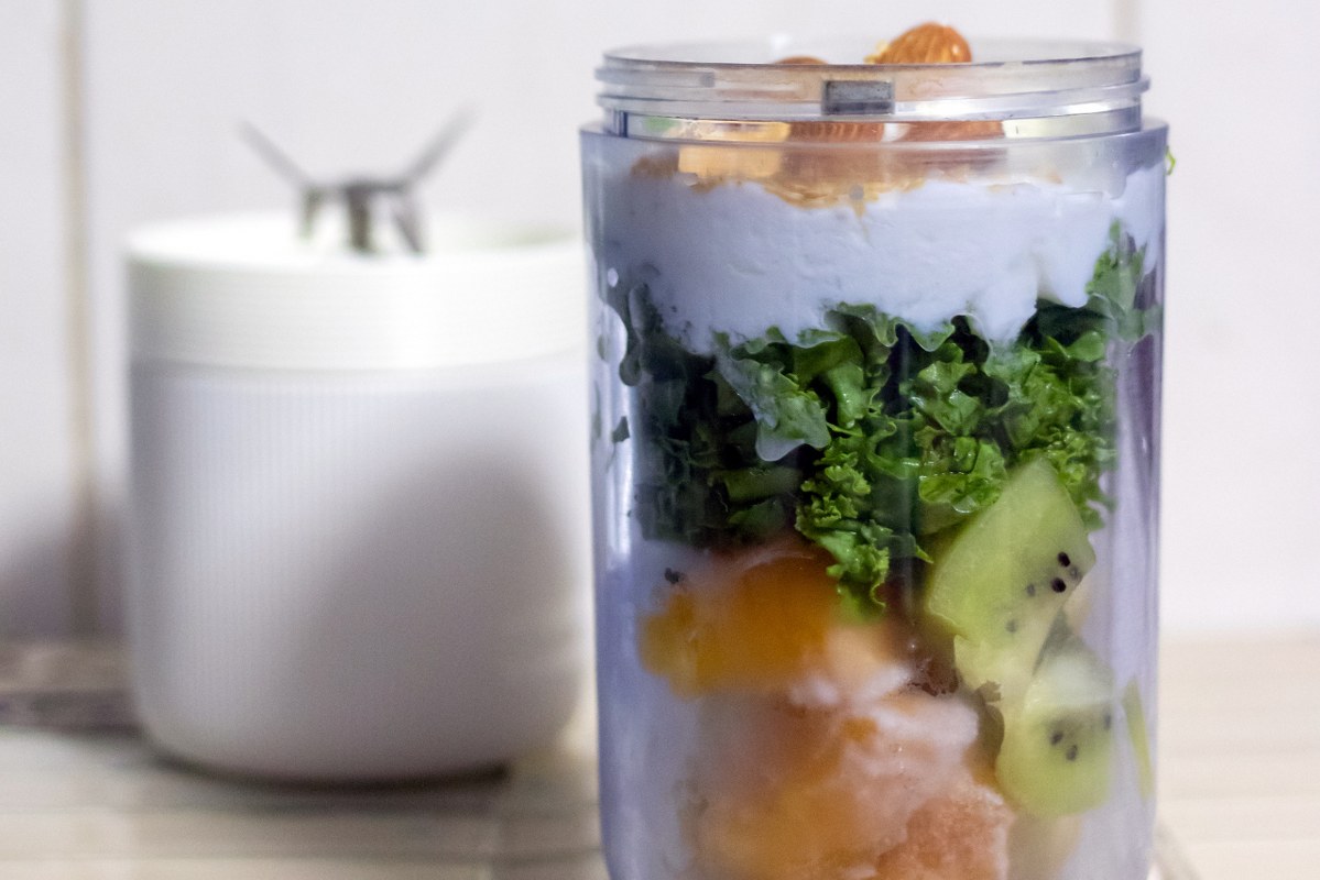 Portable blender that can make healthy smoothies, shakes and juices.