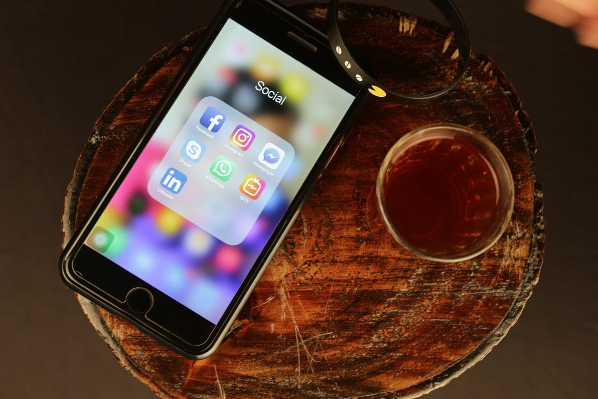 Social media apps.