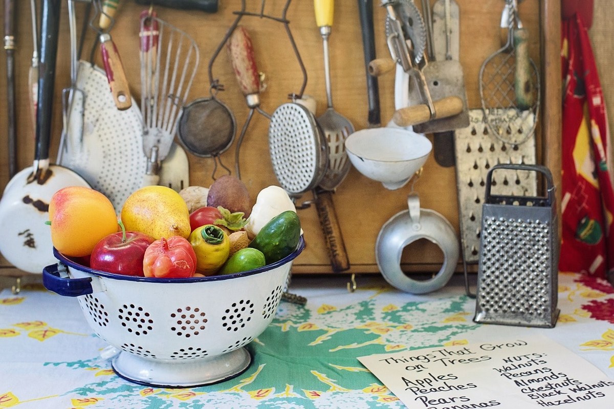 Utensils for handling food.