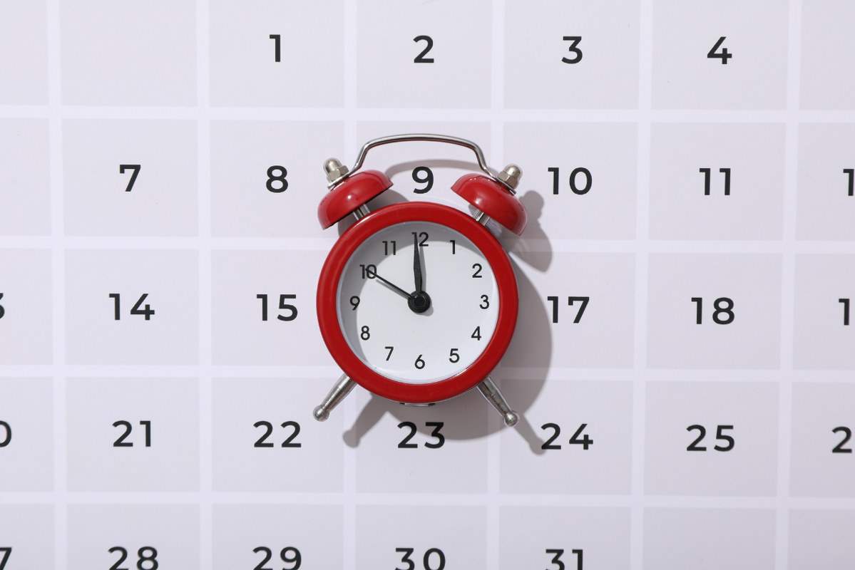 Alarm clock and calendar conveying time.