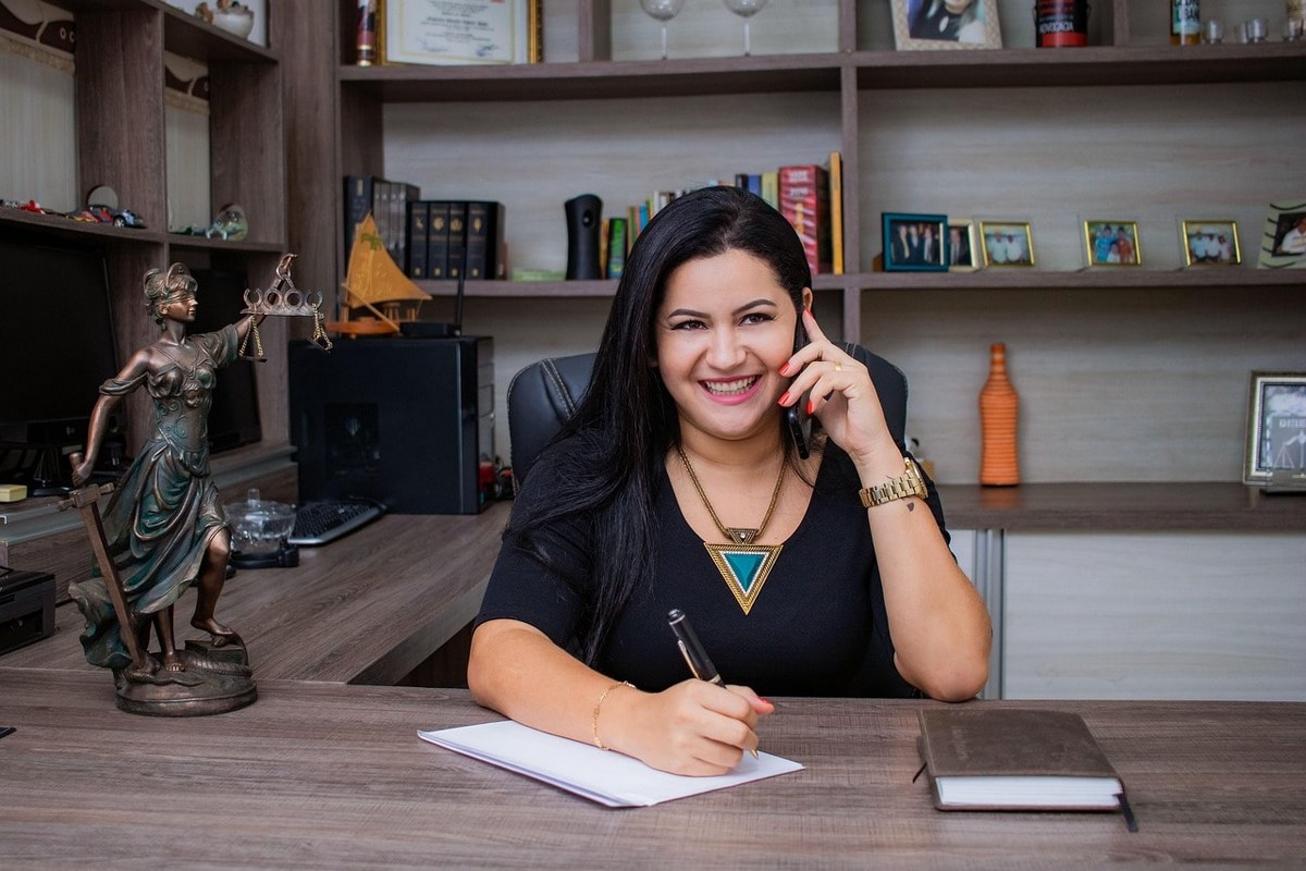 An administrative virtual assistant doing legal paperwork.