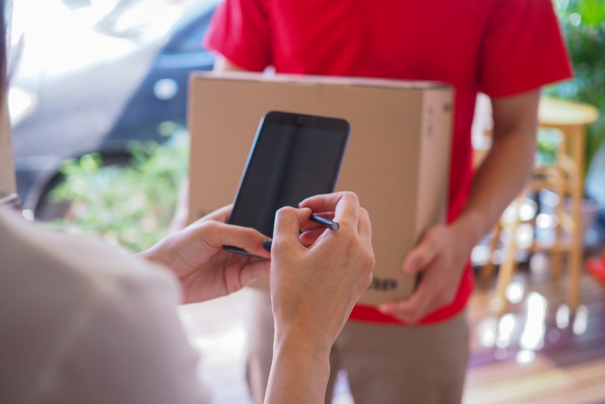 Customer Signing Proof of Delivery Through Mobile Phone.
