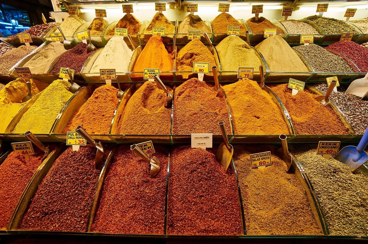 Different types of spices being sold in a market.
