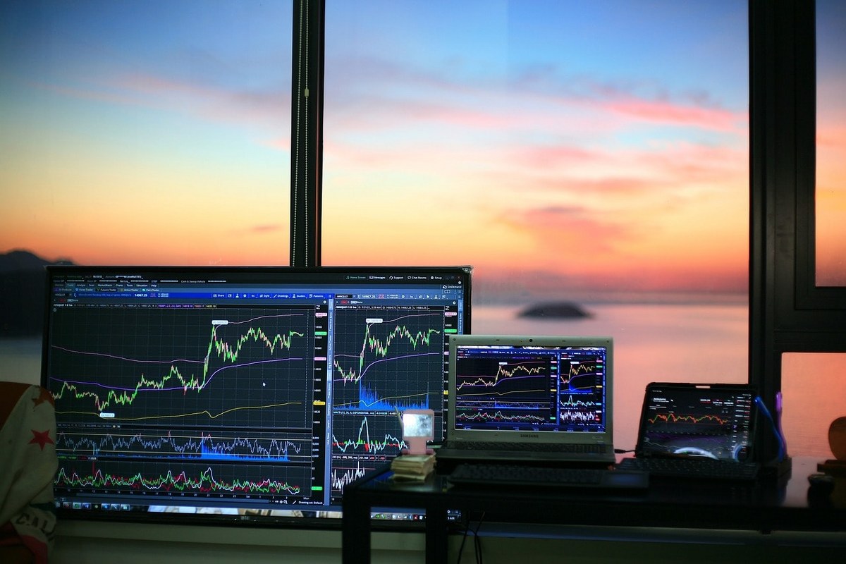 Graphs showing rising stock prices.