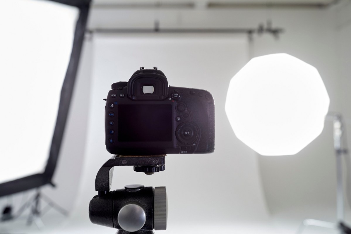 Professional Photography Setup with Camera and Lighting.