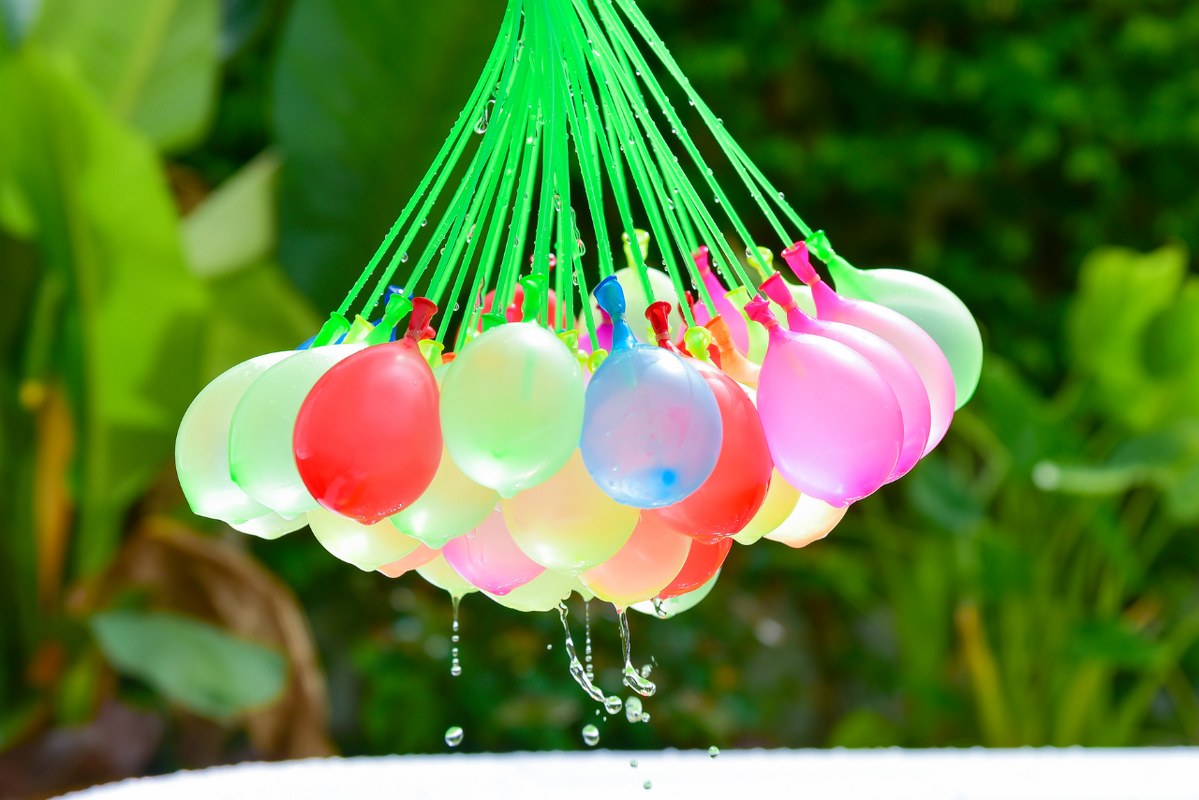 Self-sealing Colorful Water Balloons.