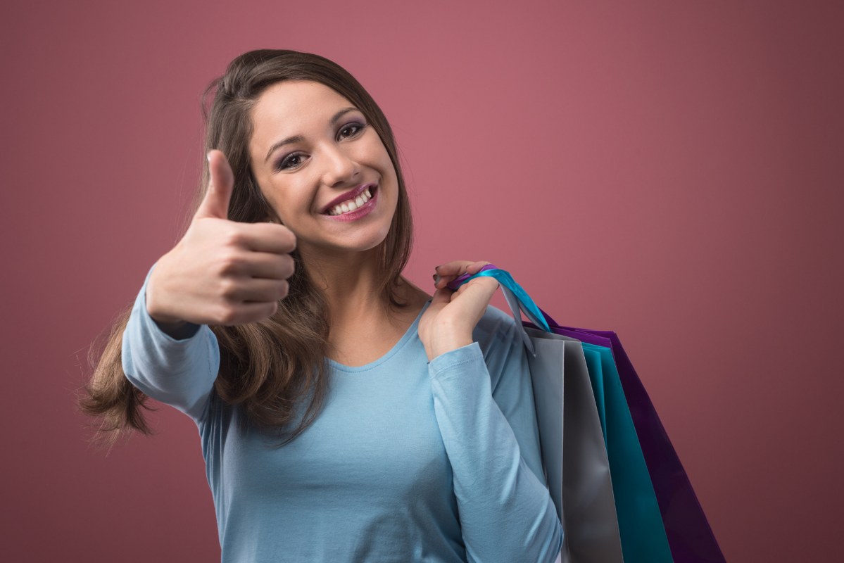 Smiling female customer gives thumbsup.