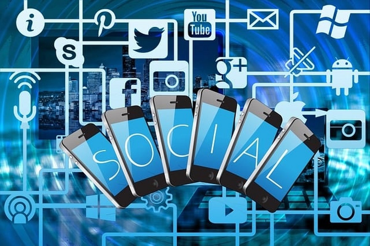 Social media illustration: phones and icons.