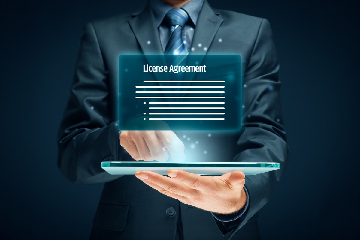 Tablet user confirm license agremeent.