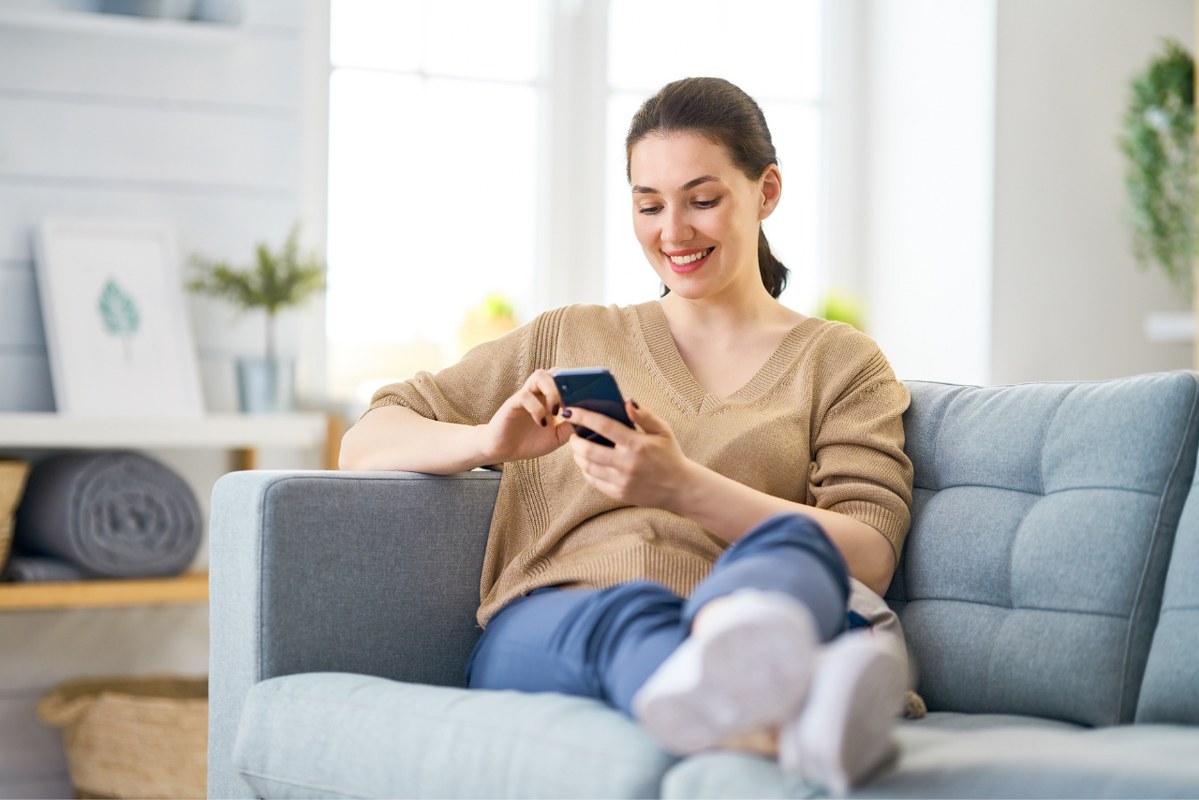 Woman with Phone smiling.