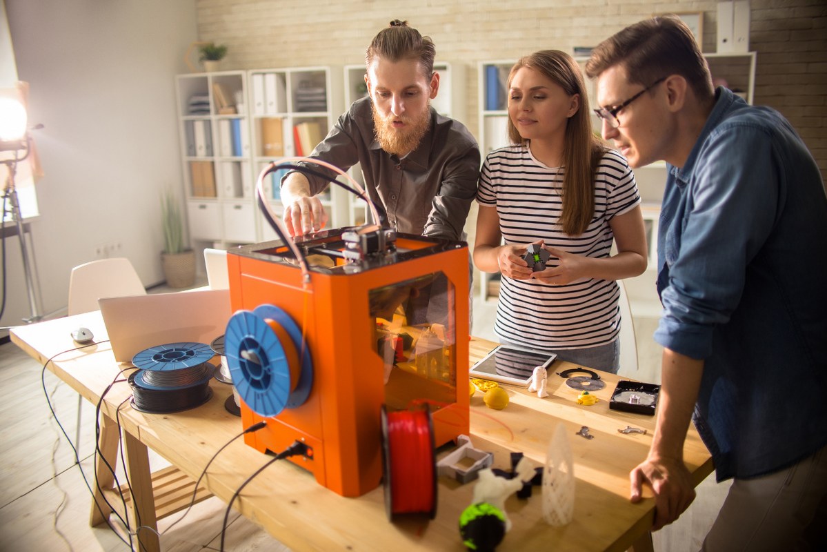 3D Printing Training between two individuals.