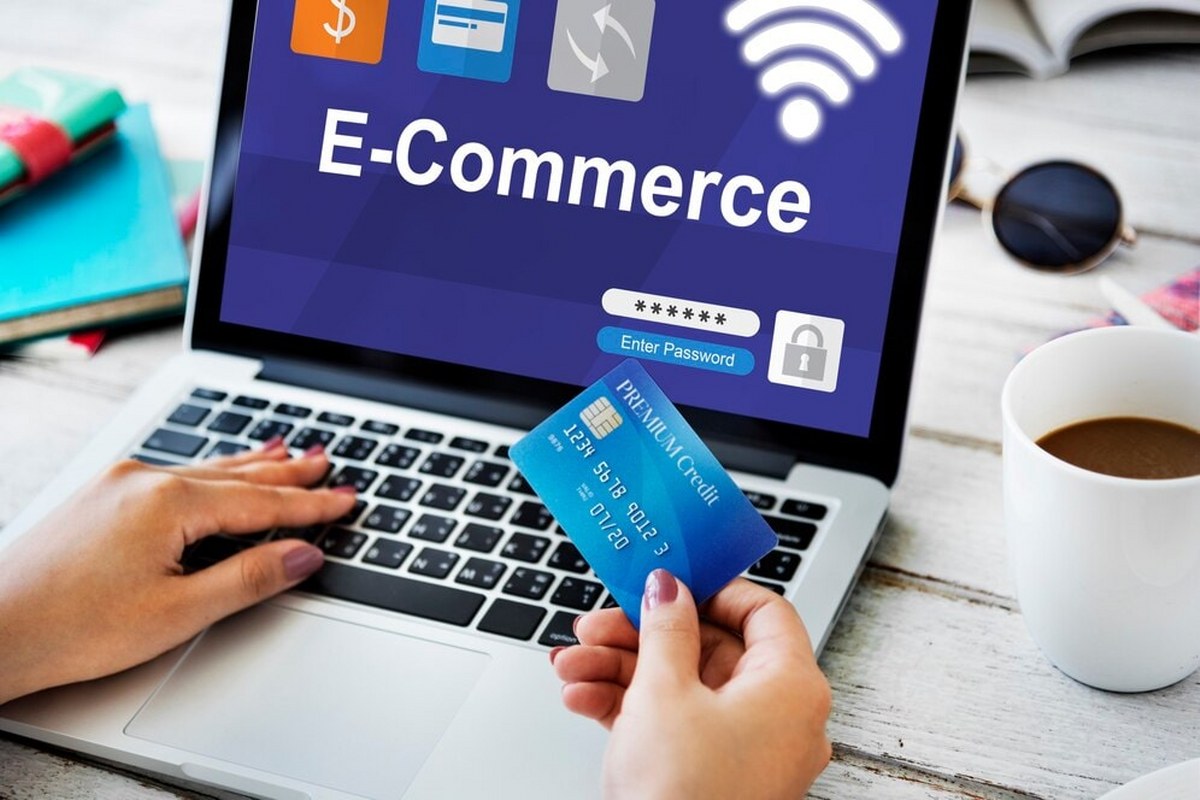A woman doing the online payment process.