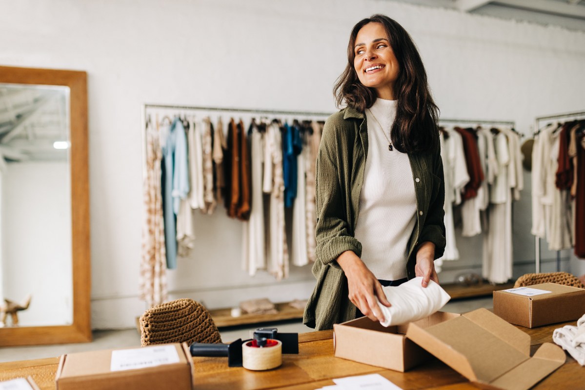 Entrepreneurial spirit drives business woman's dropshipping success.