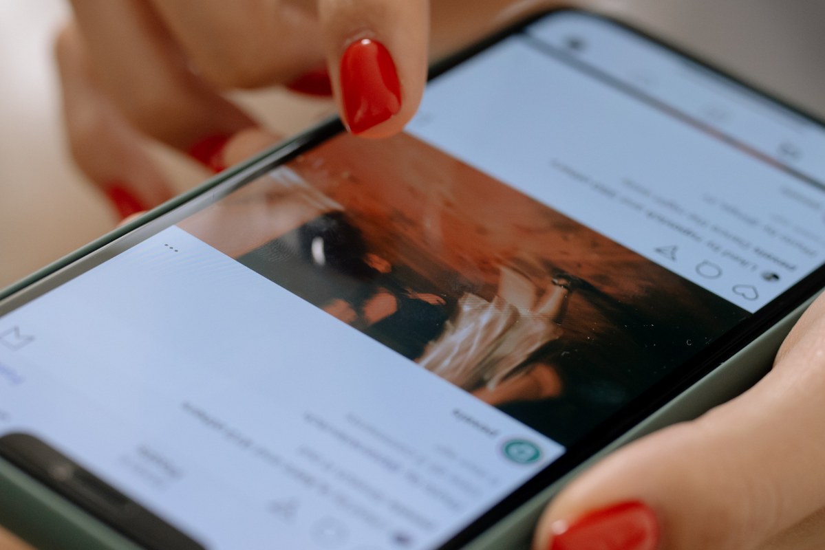 Instagram Donation on phone.