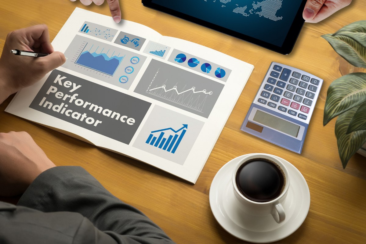 KPI acronym (Key Performance Indicator) Plan businessman hand working.