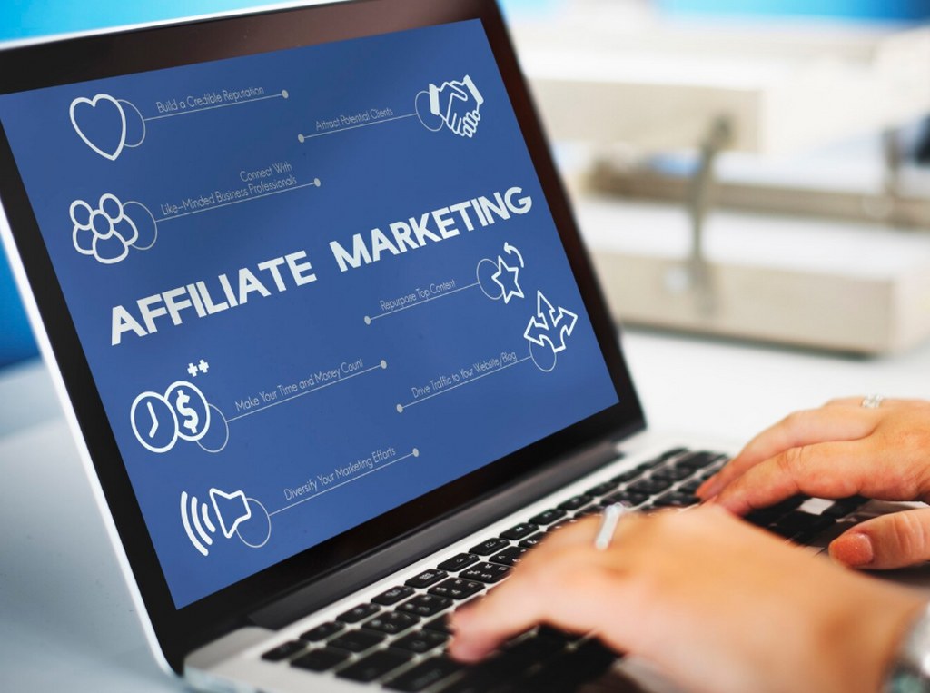 Affiliate marketing text on a laptop.