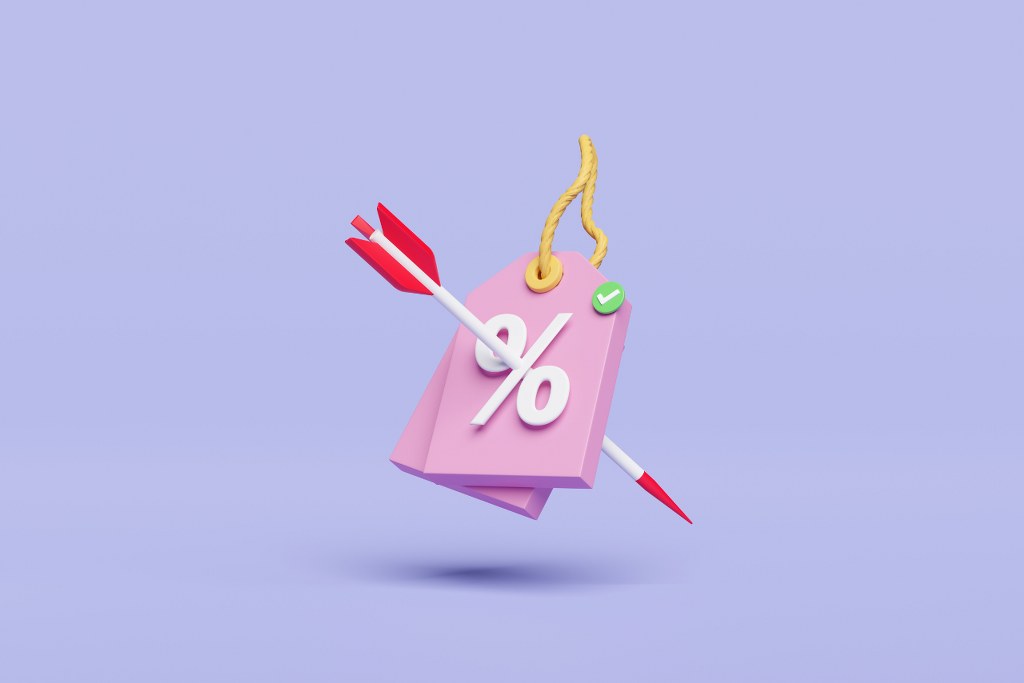 Discount tags with arrow.