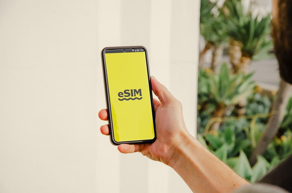 How eSIM Technology Is Revolutionizing Web Hosting and Online Connectivity